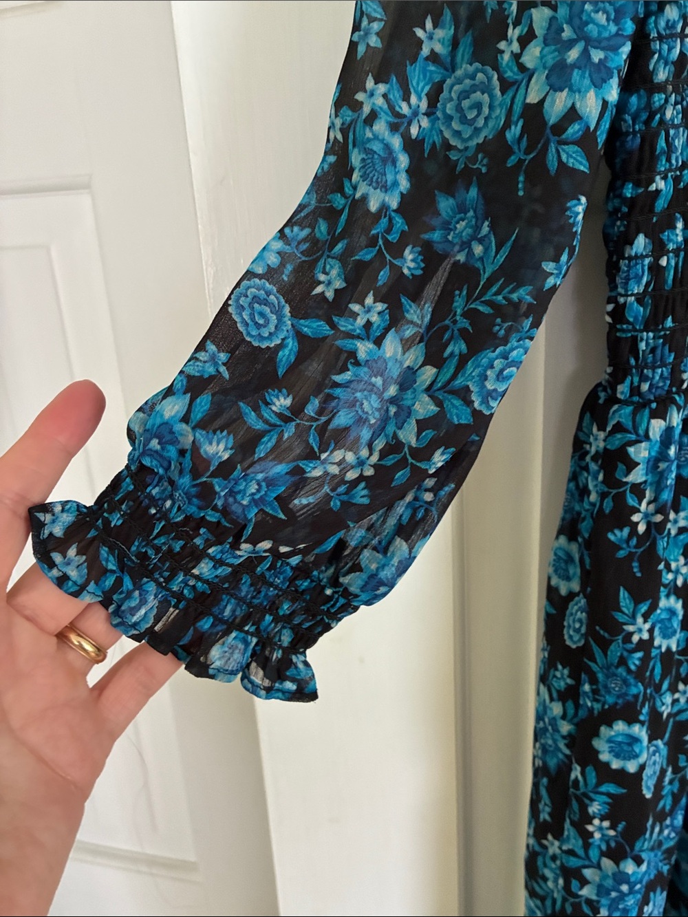 Women's Blue Floral Smocked Dress Size M - Picture 5 of 6